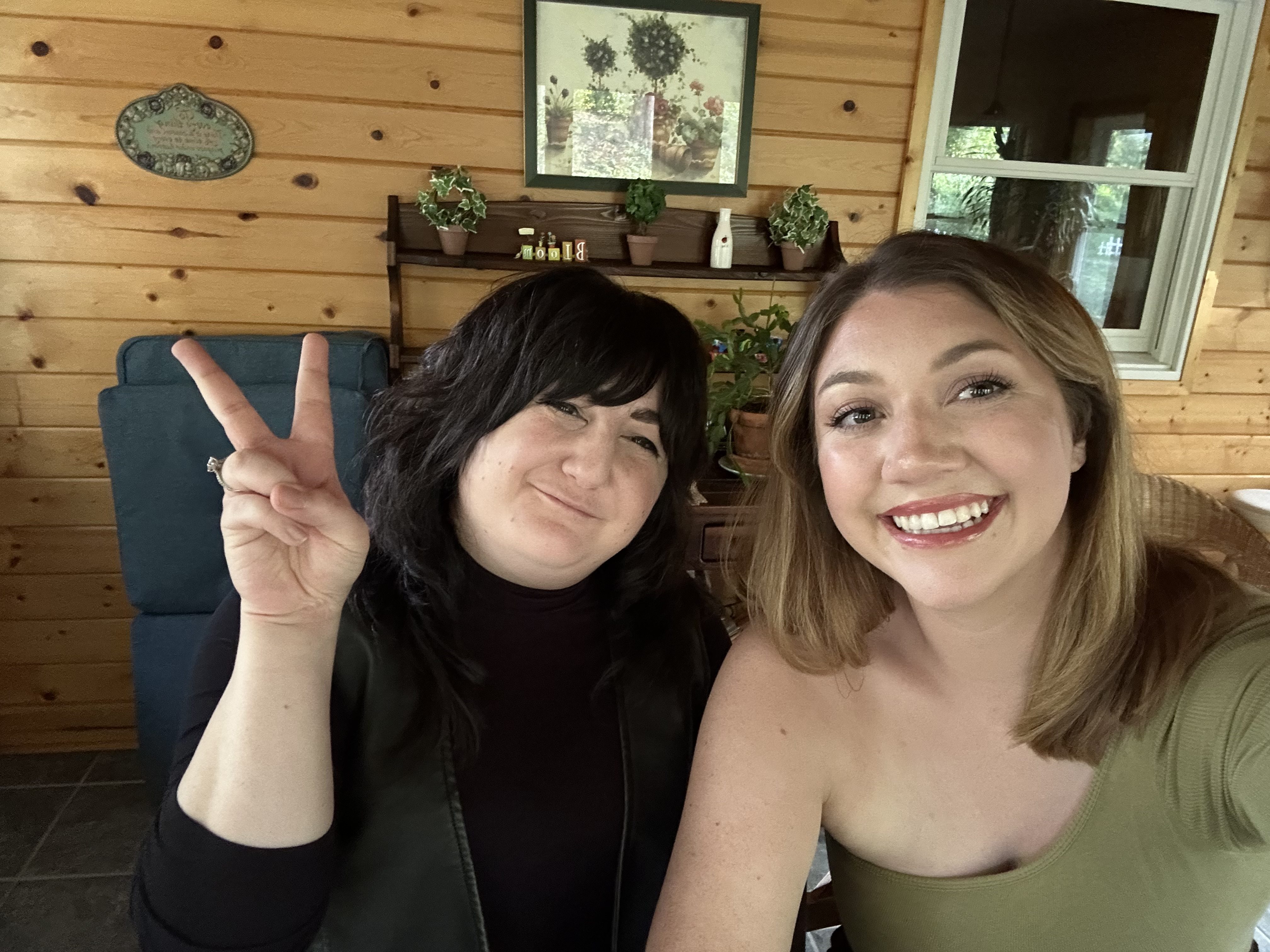 Val Kleinhans Enters ‘The Gratis Groupchat’